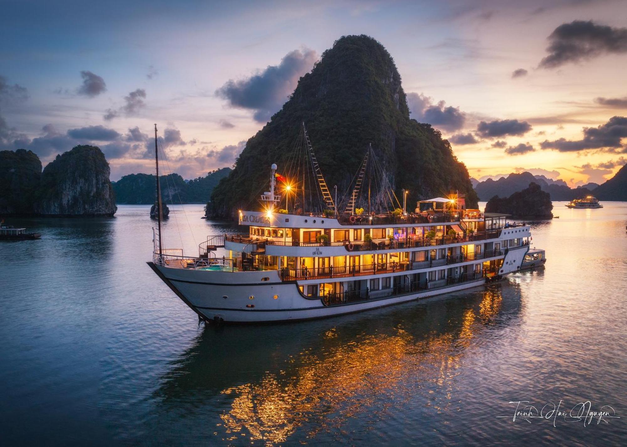 Hotel Alisa Premier Cruise à Hạ Long Extérieur photo