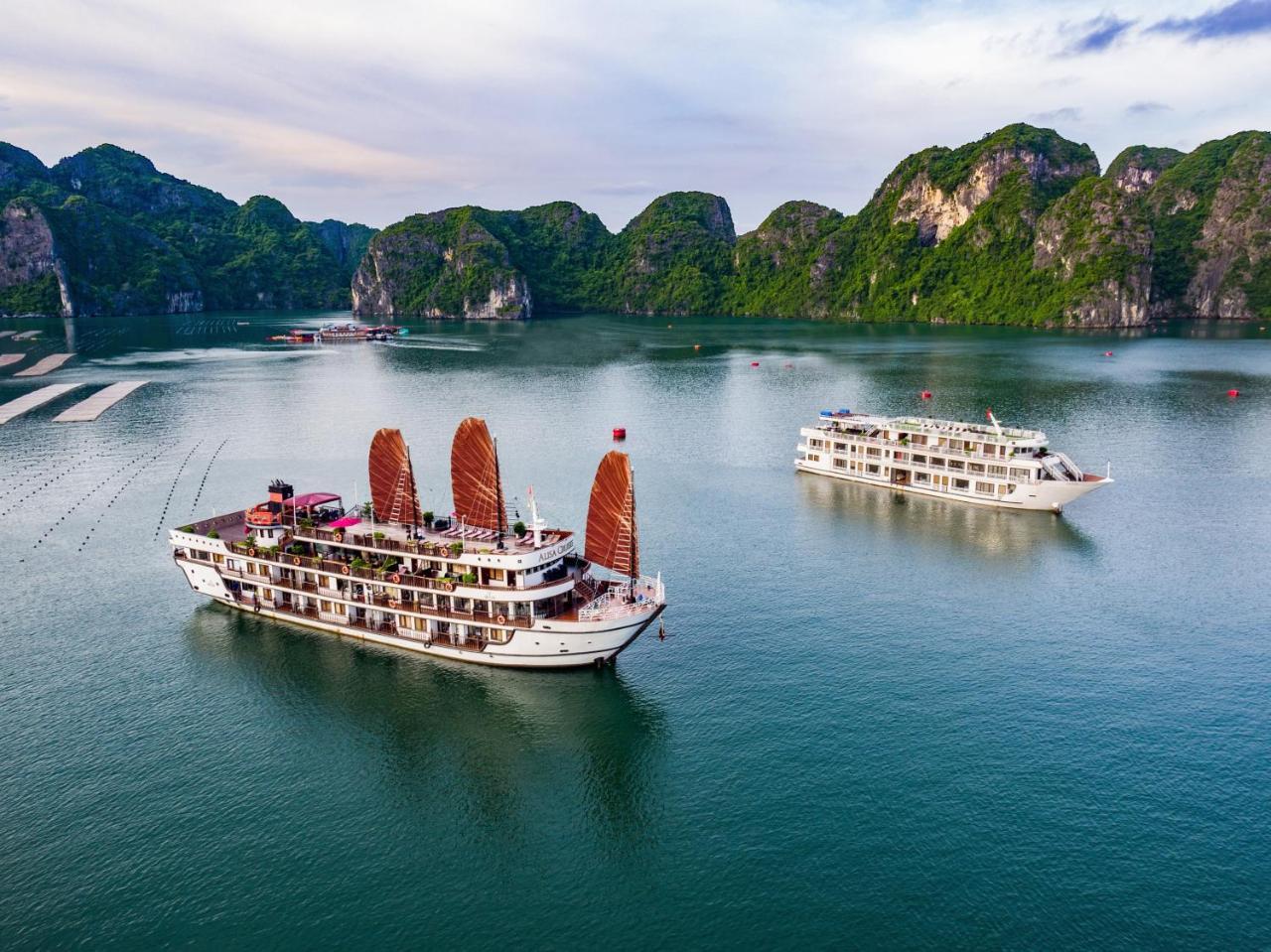 Hotel Alisa Premier Cruise à Hạ Long Extérieur photo