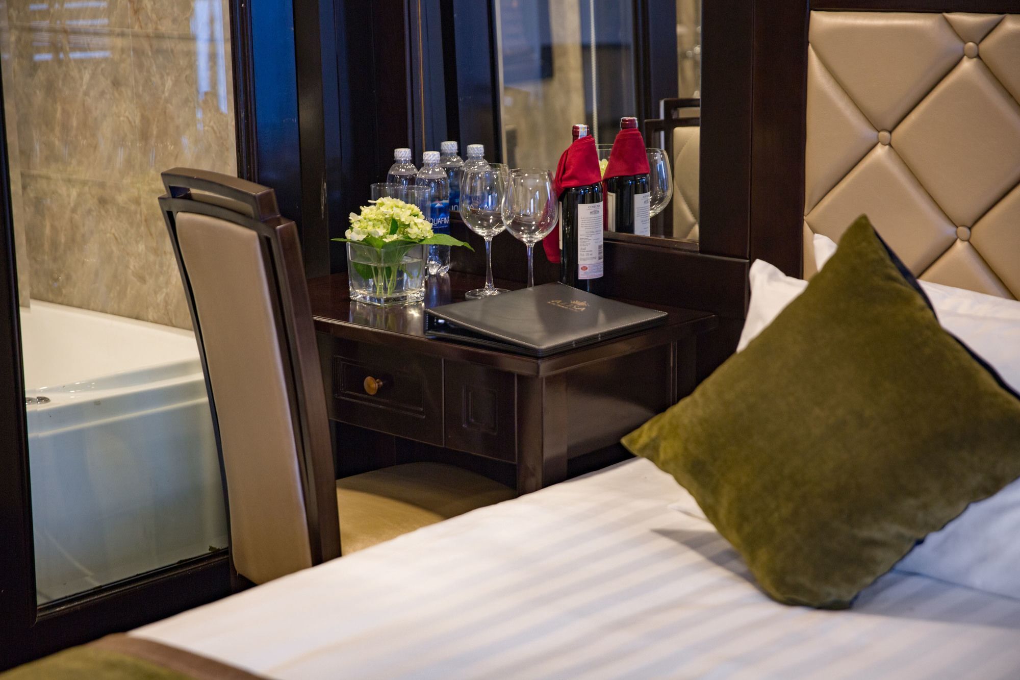 Hotel Alisa Premier Cruise à Hạ Long Extérieur photo